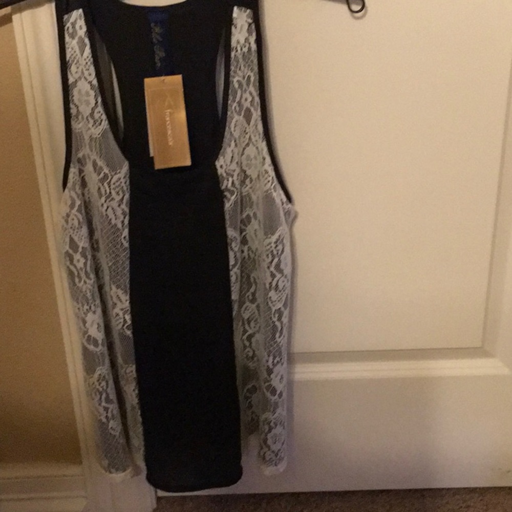 Laced top - Picture 2 of 3